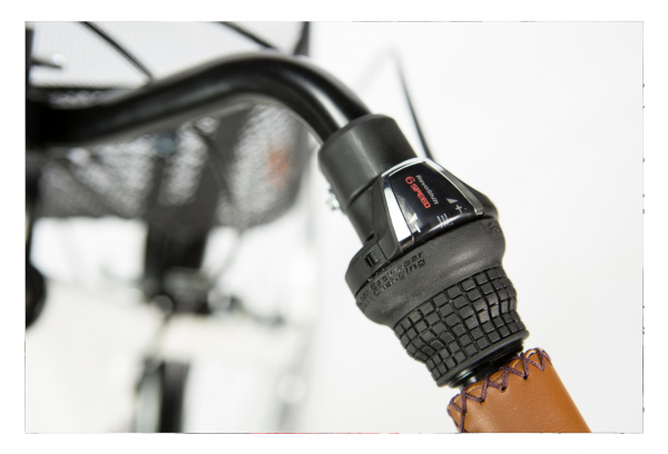 Moma Bikes Bicicleta Paseo City Classic 26' Aluminio SHIMANO 18V Blanco - Imagen 3